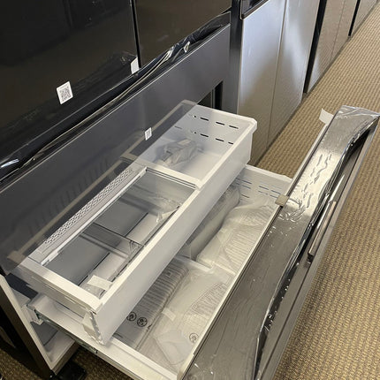 Samsung BESPOKE 4-Door French Door Smart Refrigerator with Family Hub